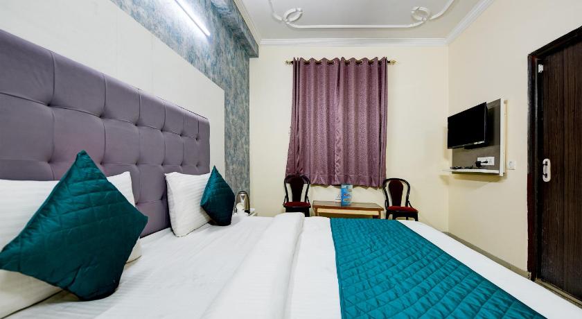 Hotel Mayank Plaza-Near IGI Airport Terminal-3 - image 3