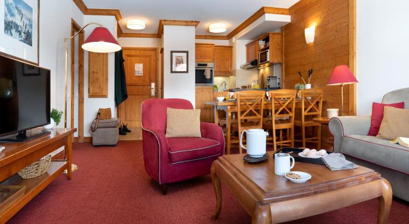 Image of Two-Bedroom Superior Apartment with Balcony - access to the intdoor pool (6 People) 4