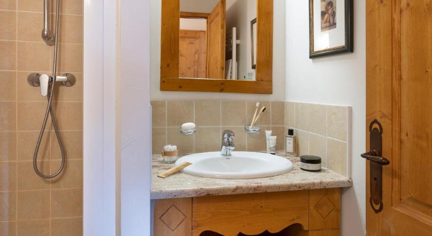 Image of Two-Bedroom Superior Apartment with Balcony - access to the intdoor pool (6 People) 8