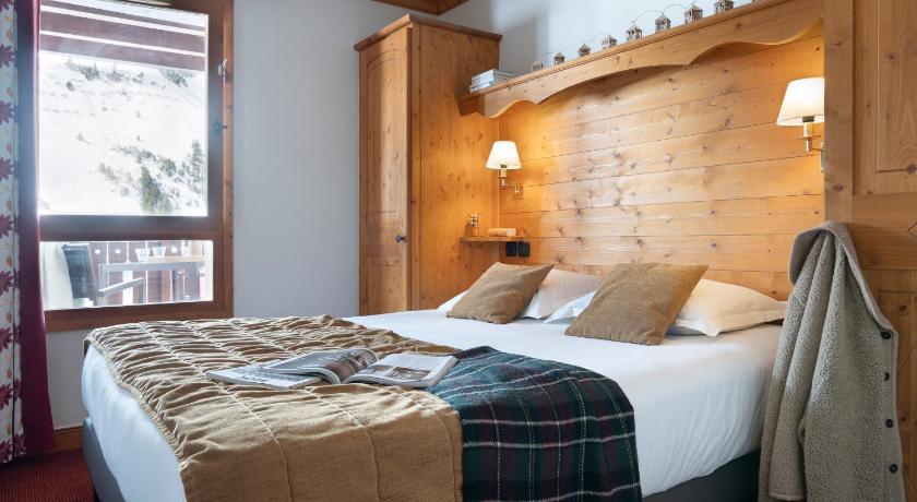 Image of Two-Bedroom Superior Apartment with Balcony - access to the intdoor pool (6 People) 6