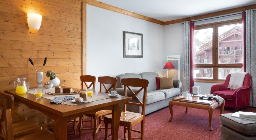 Image of Two-Bedroom Superior Apartment with Balcony - access to the intdoor pool (6 People) 3