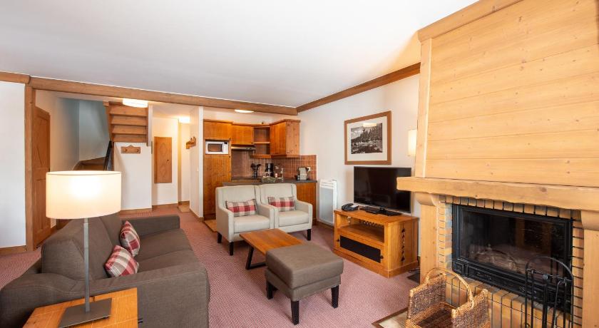 Image of Four-Bedroom Superior Apartment with Balcony - access to the outdoor pool (10 People) 0