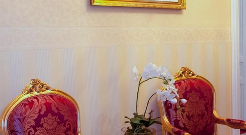 Opera Suites Self Check In — Hotel in Vienna