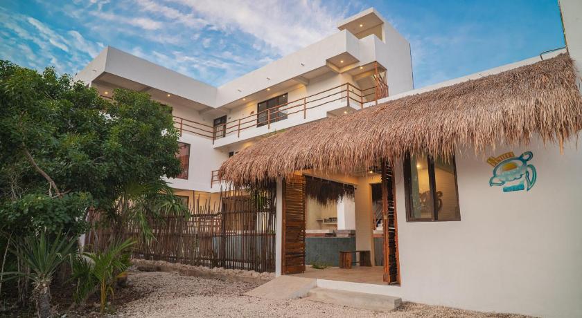 La Familia Casa and Suites