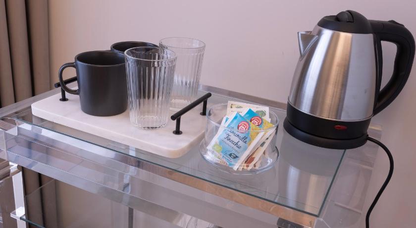 ローマ Tiburtina 86 Luxury Suites 4つ星 ホテル レストラン