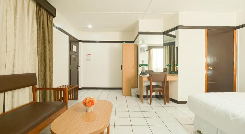 Image of Deluxe Family Room 7