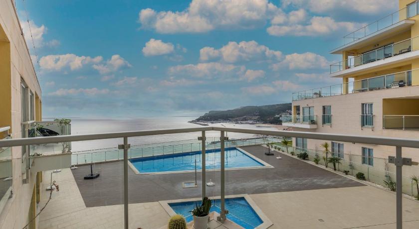 Cliffs Apartment - Astonishing view over Sesimbra bay by Trip2Portugal