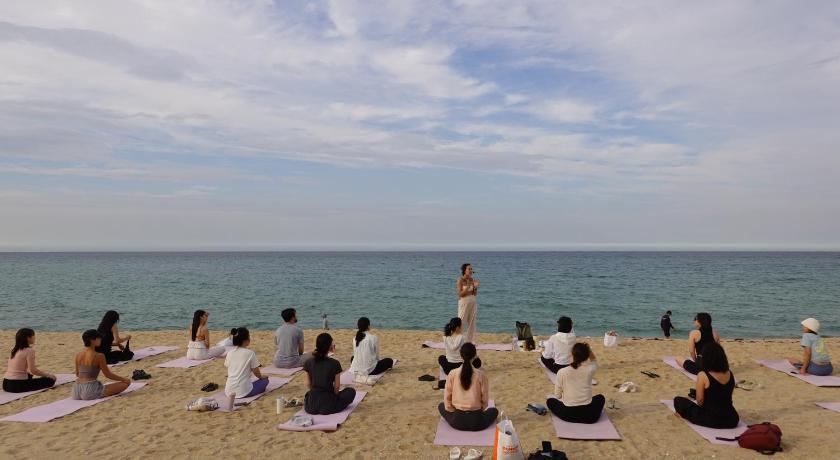 江陵 Weekenders 宿泊施設 プール