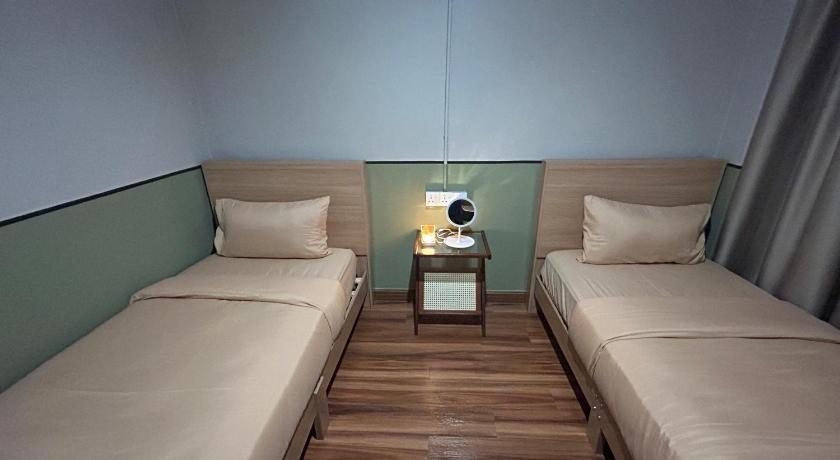 The Aurum Motel - image 11