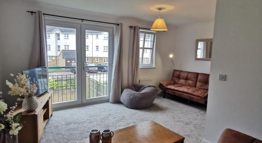 Sun Gardens Retreat- can sleep 10 with 4 Double Beds & 2 sofa beds