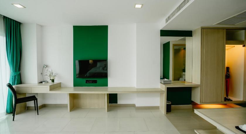 Image of Deluxe Jacuzzi King Bed 13