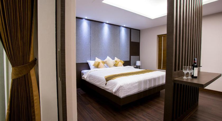 Image of 1 Bedroom Executive Suite 6