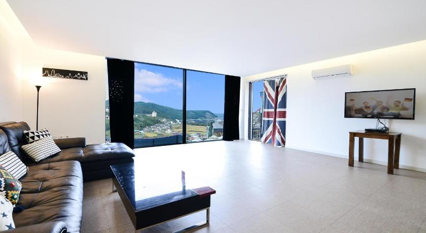 Image of studio 7 0