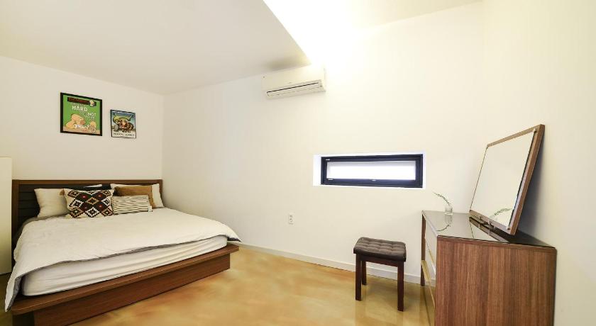 Image of studio 7 9