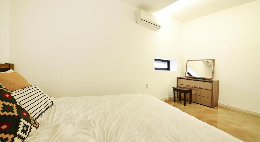 Image of studio 7 10
