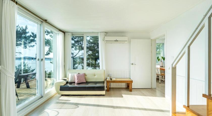 Image of Studio 6 0