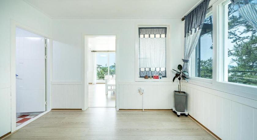 Image of Studio 3 10