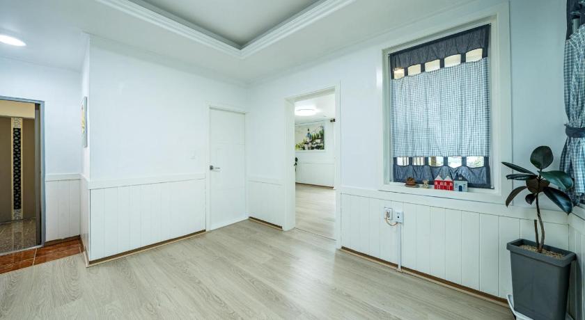Image of Studio 3 11