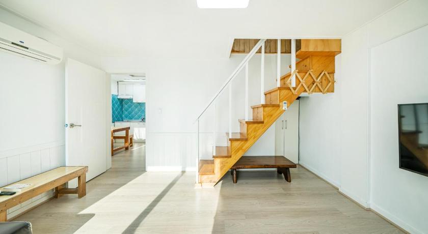 Image of Studio 6 10