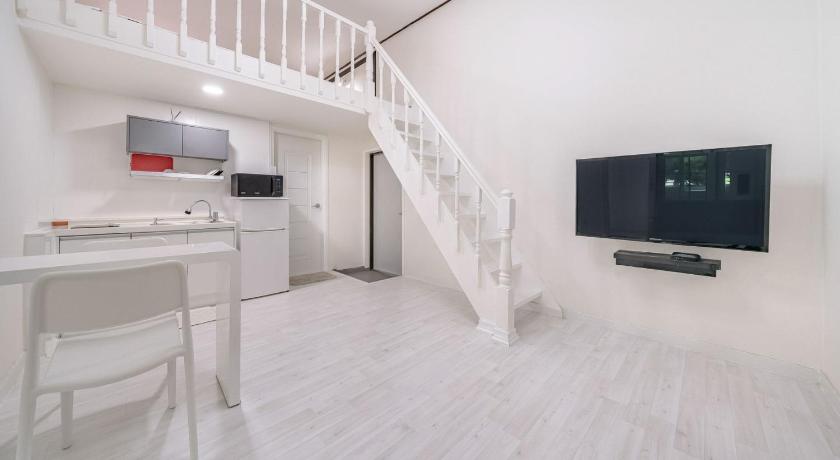 Image of Studio 2 4