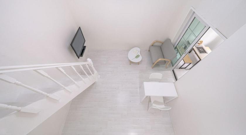 Image of Studio 2 11
