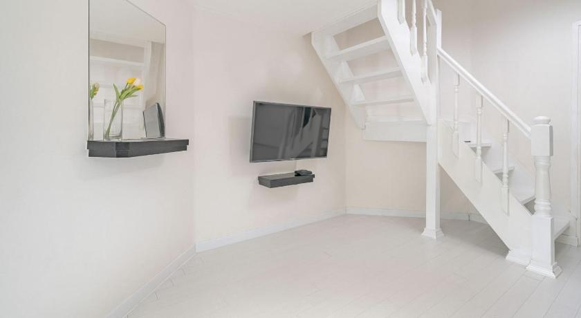 Image of Studio 3 10
