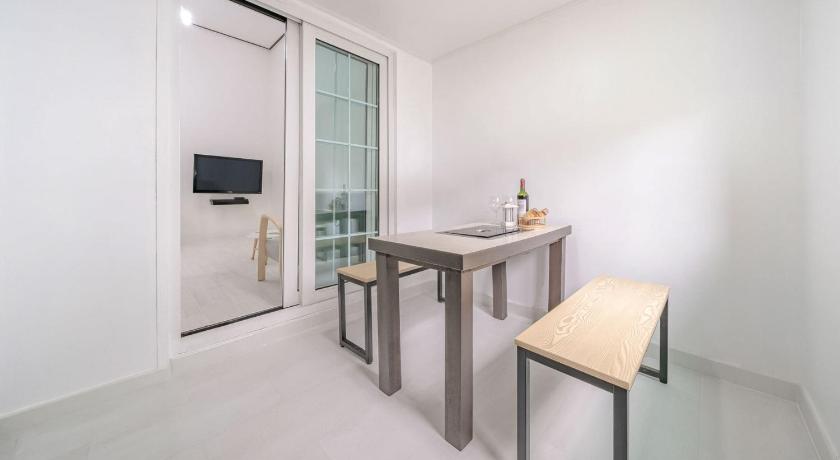 Image of Studio 2 7