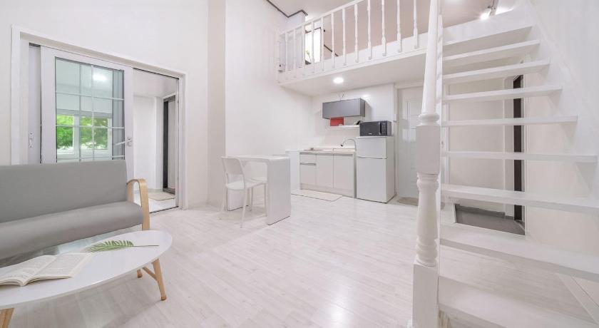 Image of Studio 2 3