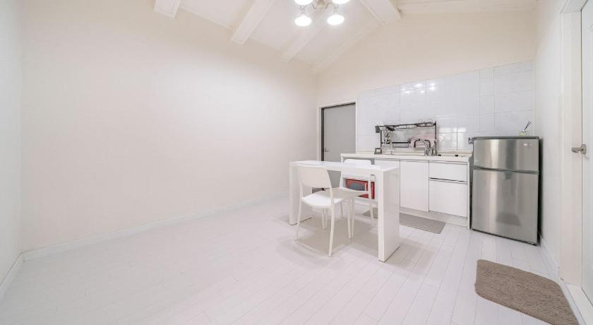 Image of Studio 3 4