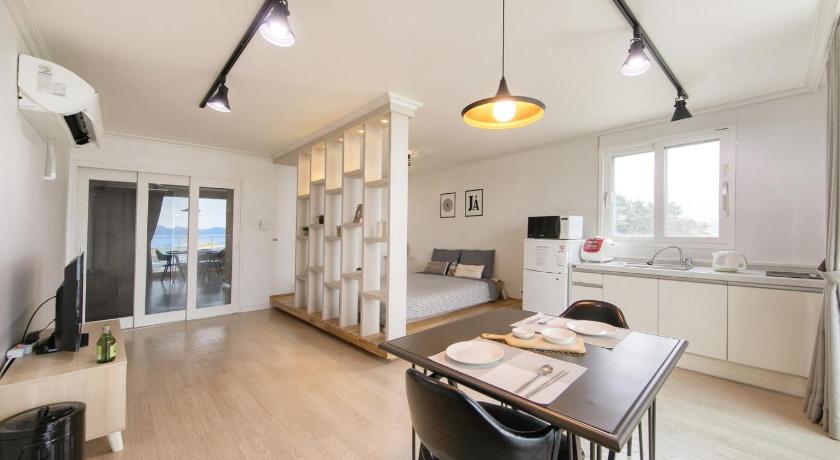 Image of Studio 14 1