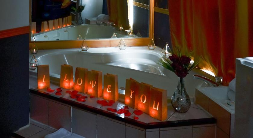 Image of Suite with Spa Bath 11