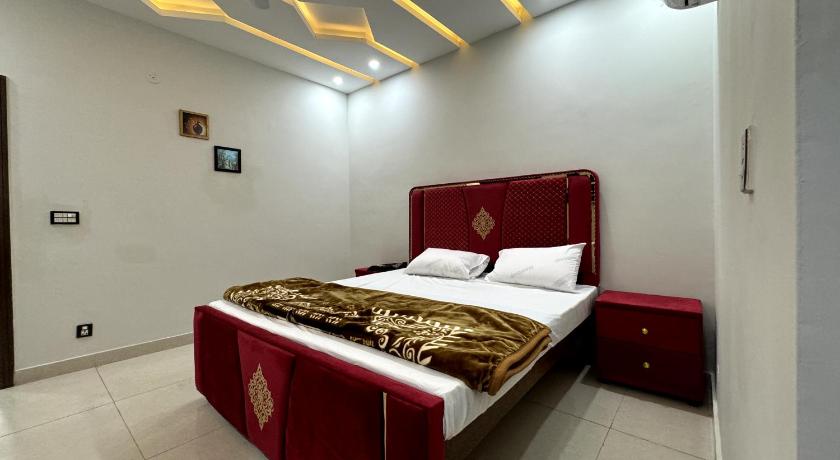Lavish Guest Line - image 8