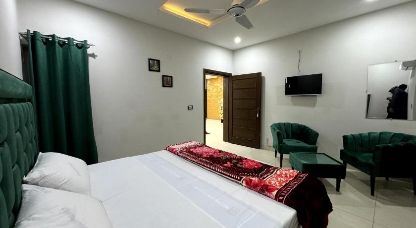 Lavish Guest Line - image 9