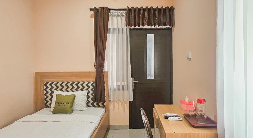 Urbanview MJ House Syariah Bandung – Bandung, KY