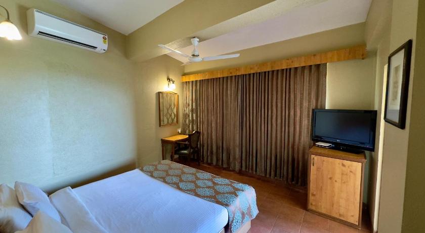 Image of Cottage Room with Partial Mountain View 7