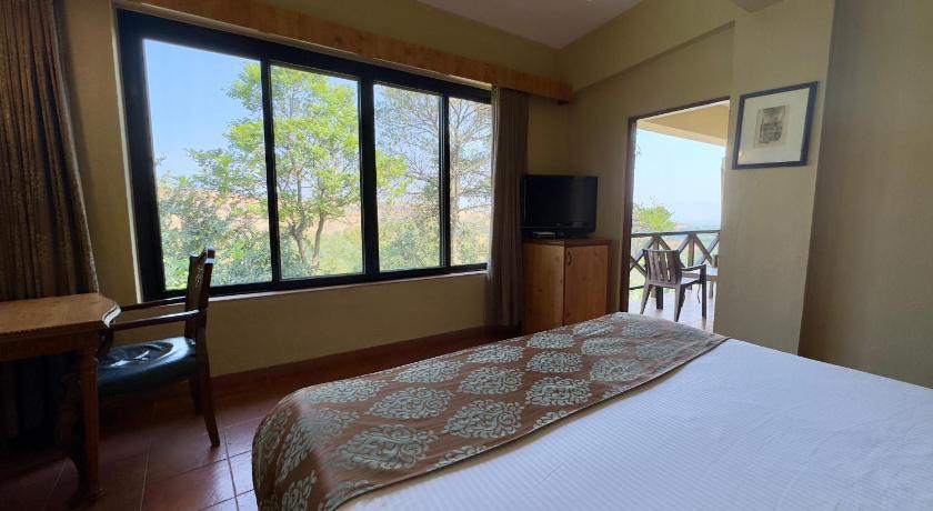Image of Cottage Room with Partial Mountain View 4
