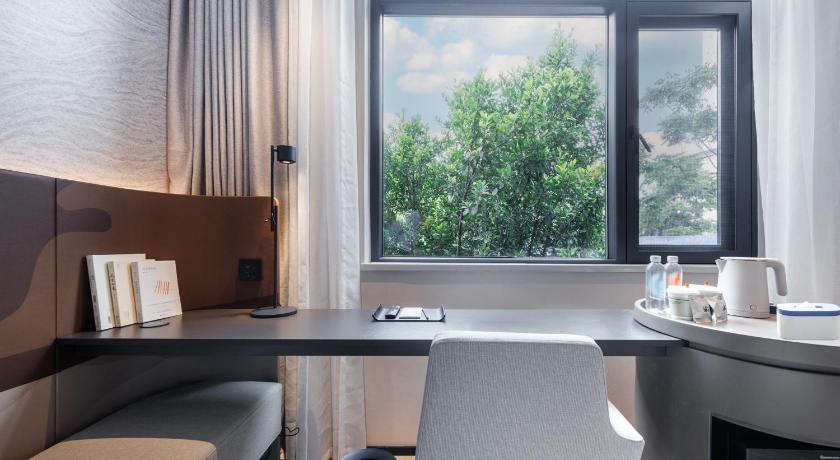 Atour Light Hotel Kunming Dianchi Road South Asia Style First City - image 11