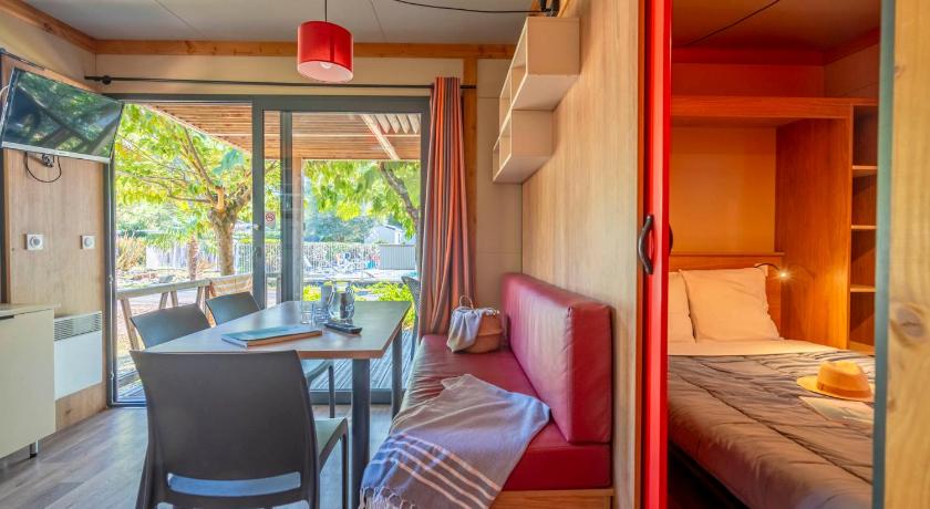 サン＝マルタン＝ド＝レ Camping 4 etoiles Les Fougeres 4つ星 ゲストハウス 客室