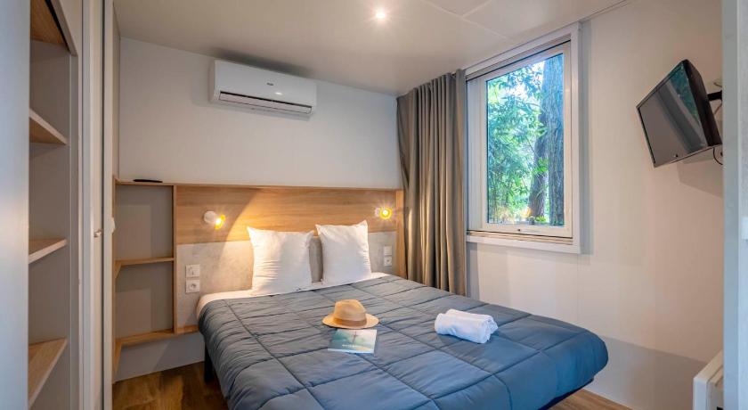 サン＝マルタン＝ド＝レ Camping 4 etoiles Les Fougeres 4つ星 ゲストハウス レストラン