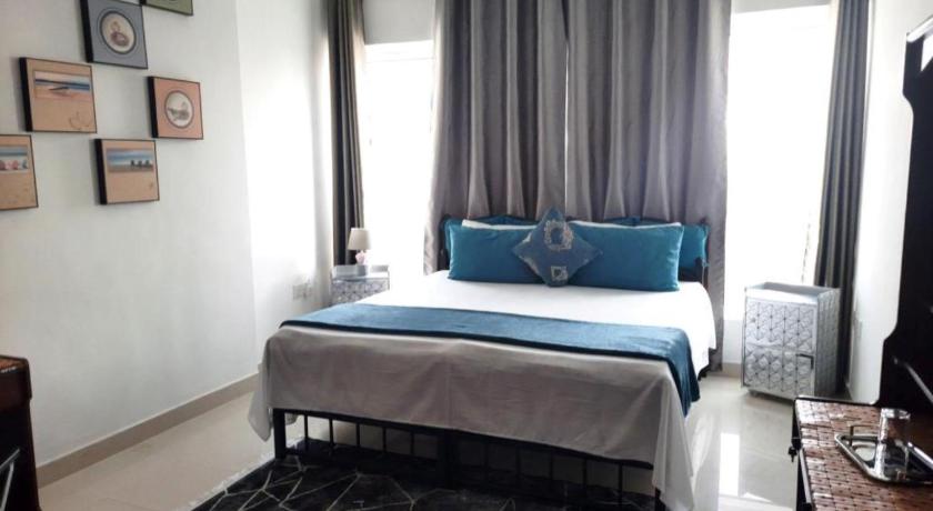 Beach side Private Room at Sharjah-Dubai border - image 15