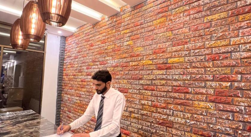 Gulberg Inn Hotel - image 13