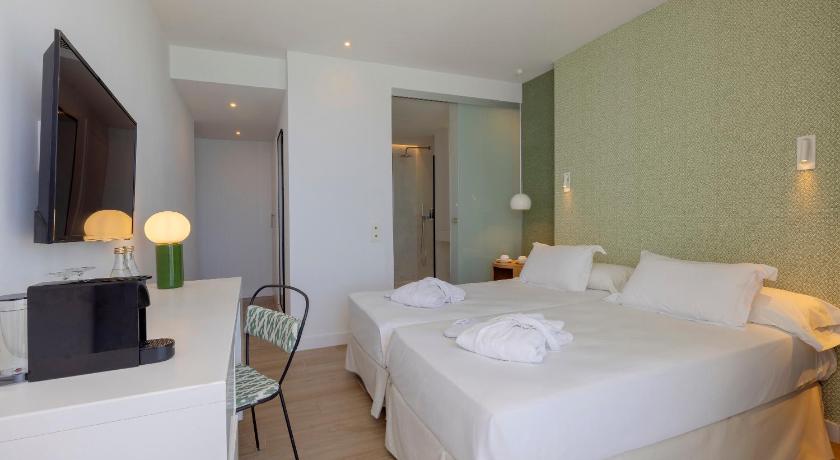 Image of Premium Twin Room Sea View with Balcony 8
