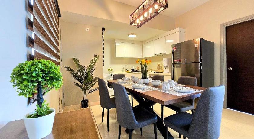 Johor Bahru Loft Suite Seaview JB CIQ 7Pax 4-Star Guesthouse room