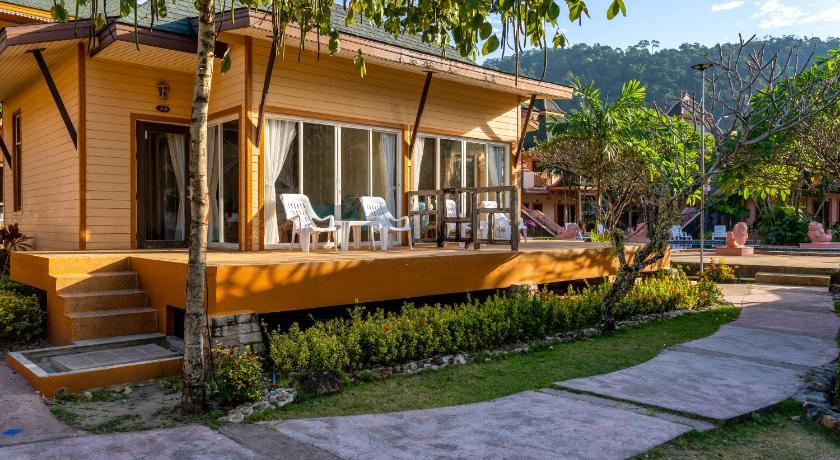 Image of Second Row Beach Bungalow 1