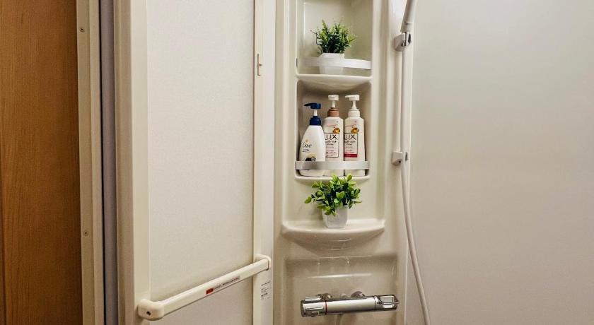 大阪 Hana Home - New Cozy House with 4 bedrooms - 10min from Umeda 4つ星 シングルルーム ロビー