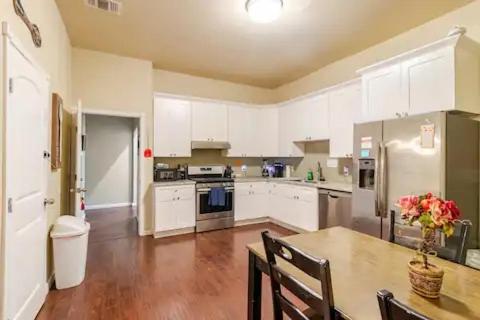 サンアントニオ Private Rooms in San Antonio Home 5 mins to downtown 3つ星 宿泊施設 眺望