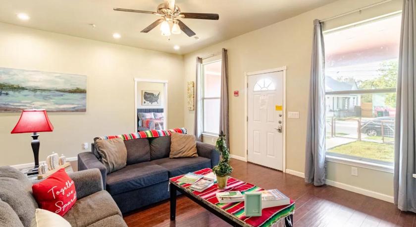 サンアントニオ Private Rooms in San Antonio Home 5 mins to downtown 3つ星 宿泊施設 プール