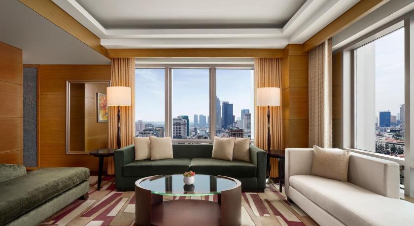 Image of Junior Suite with Lounge Access 1
