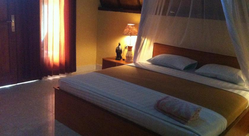 Dinoyin Bungalows photo