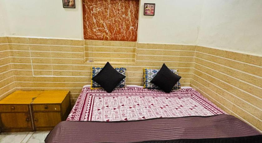 Image of Standard Double Room with Fan 3